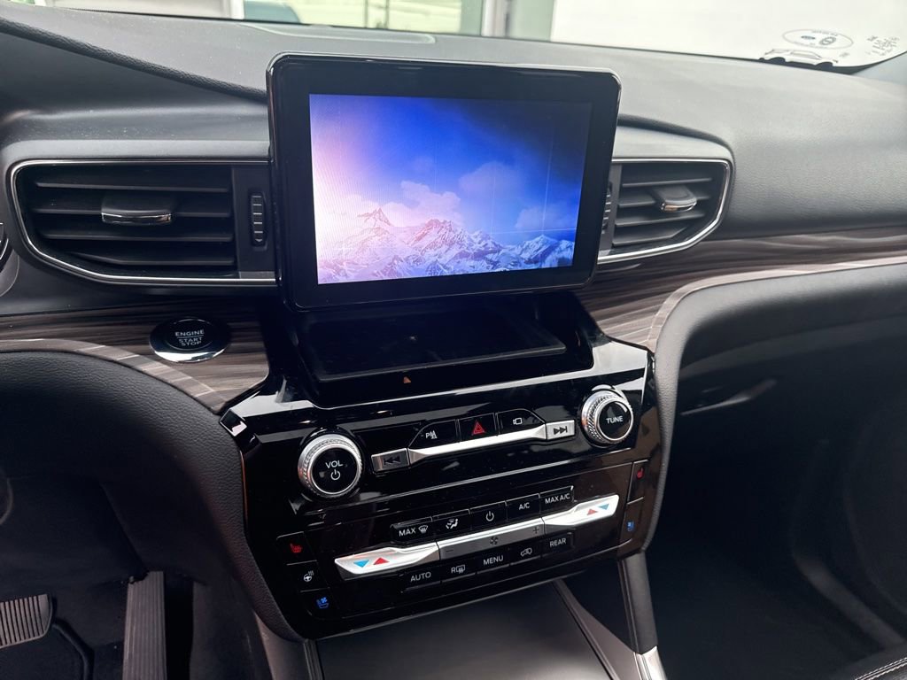 Used 2022 Ford Explorer Limited w/ Equipment Group 301A AWD/4WD image 13
