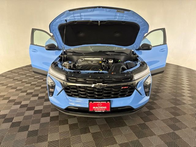 Used 2024 Chevrolet Trax RS w/ Sunroof Package FWD image 11