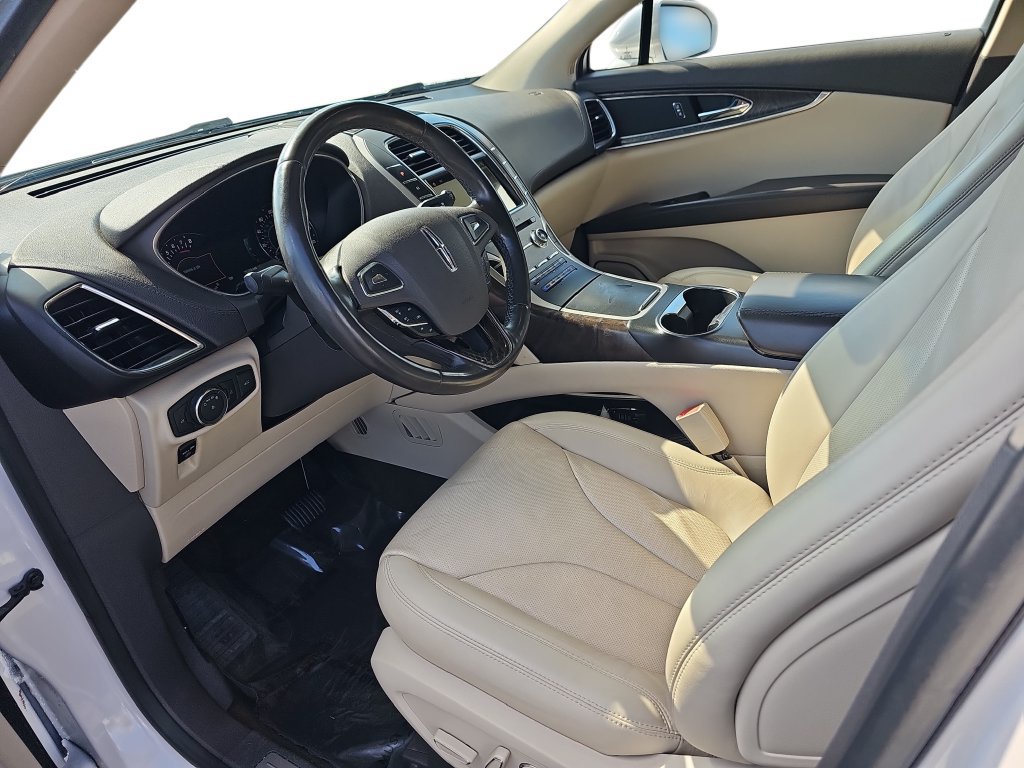 Used 2017 Lincoln MKX Reserve AWD/4WD image 16