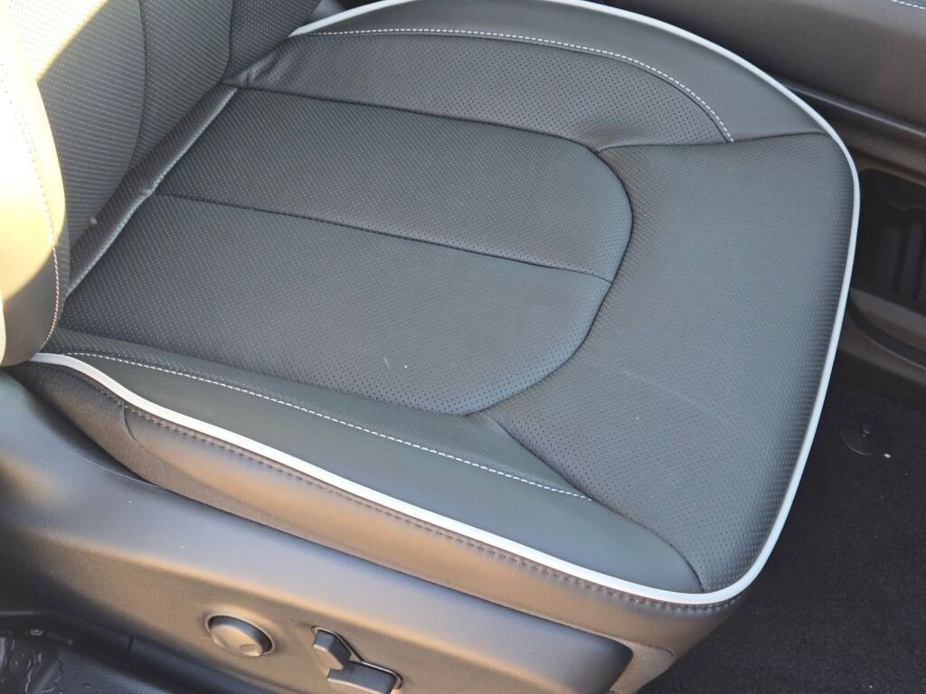 New 2026 Chrysler Pacifica Limited w/ S Appearance Package image 7