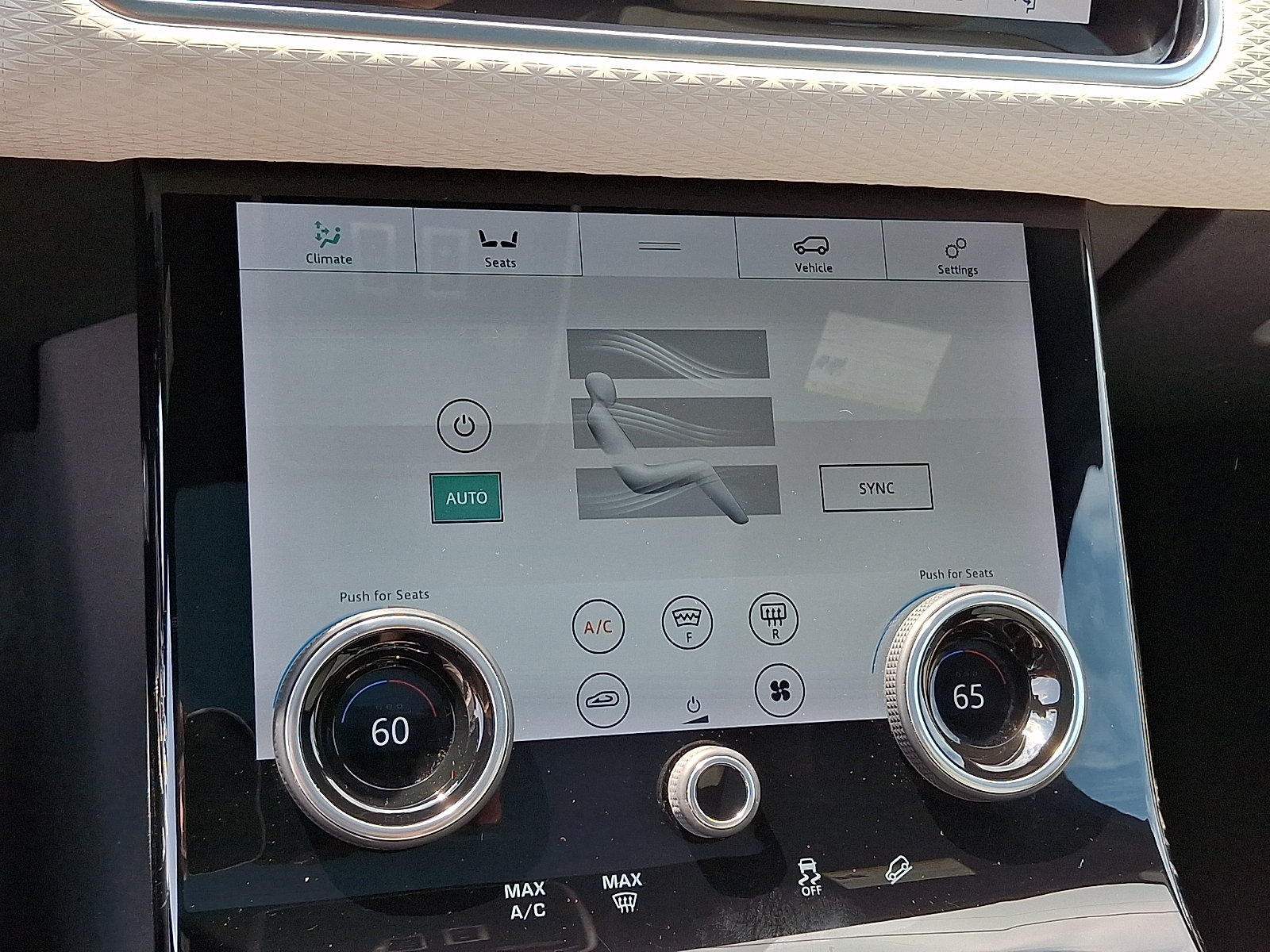 Used 2019 Land Rover Range Rover Velar R-Dynamic SE AWD/4WD image 14