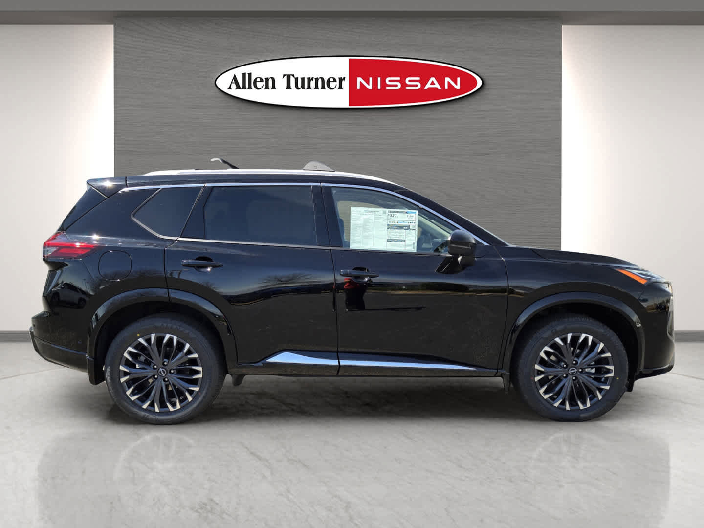 Used 2025 Nissan Rogue Platinum image 4