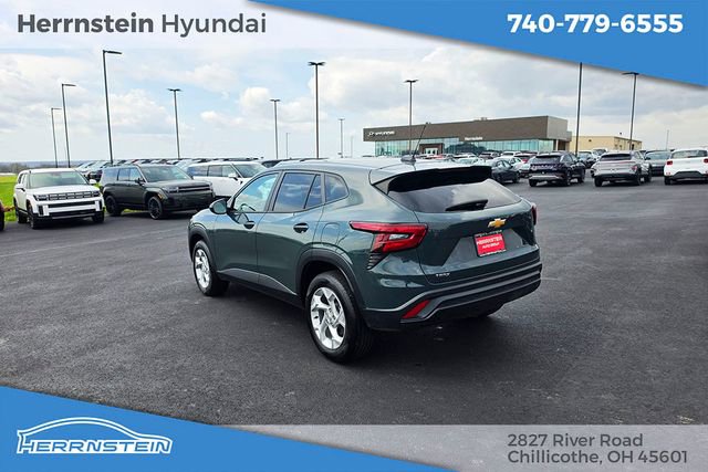 Used 2025 Chevrolet Trax LS w/ LS Convenience Package FWD image 5