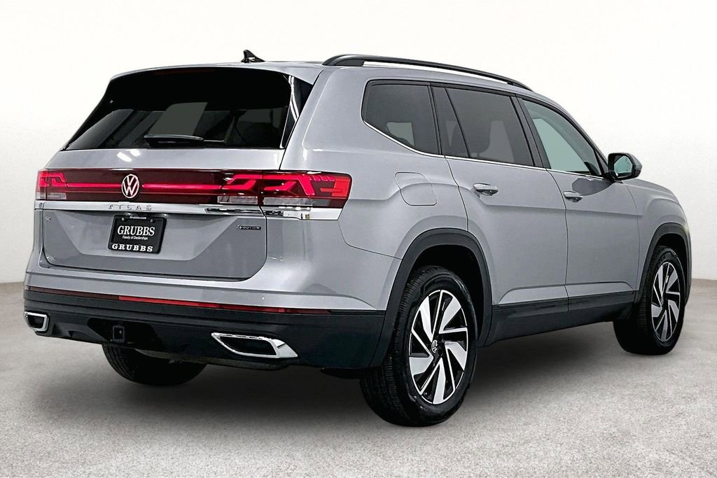 Used 2025 Volkswagen Atlas SE AWD/4WD image 2