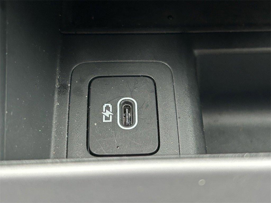 Used 2025 Land Rover Range Rover Velar Dynamic SE image 32