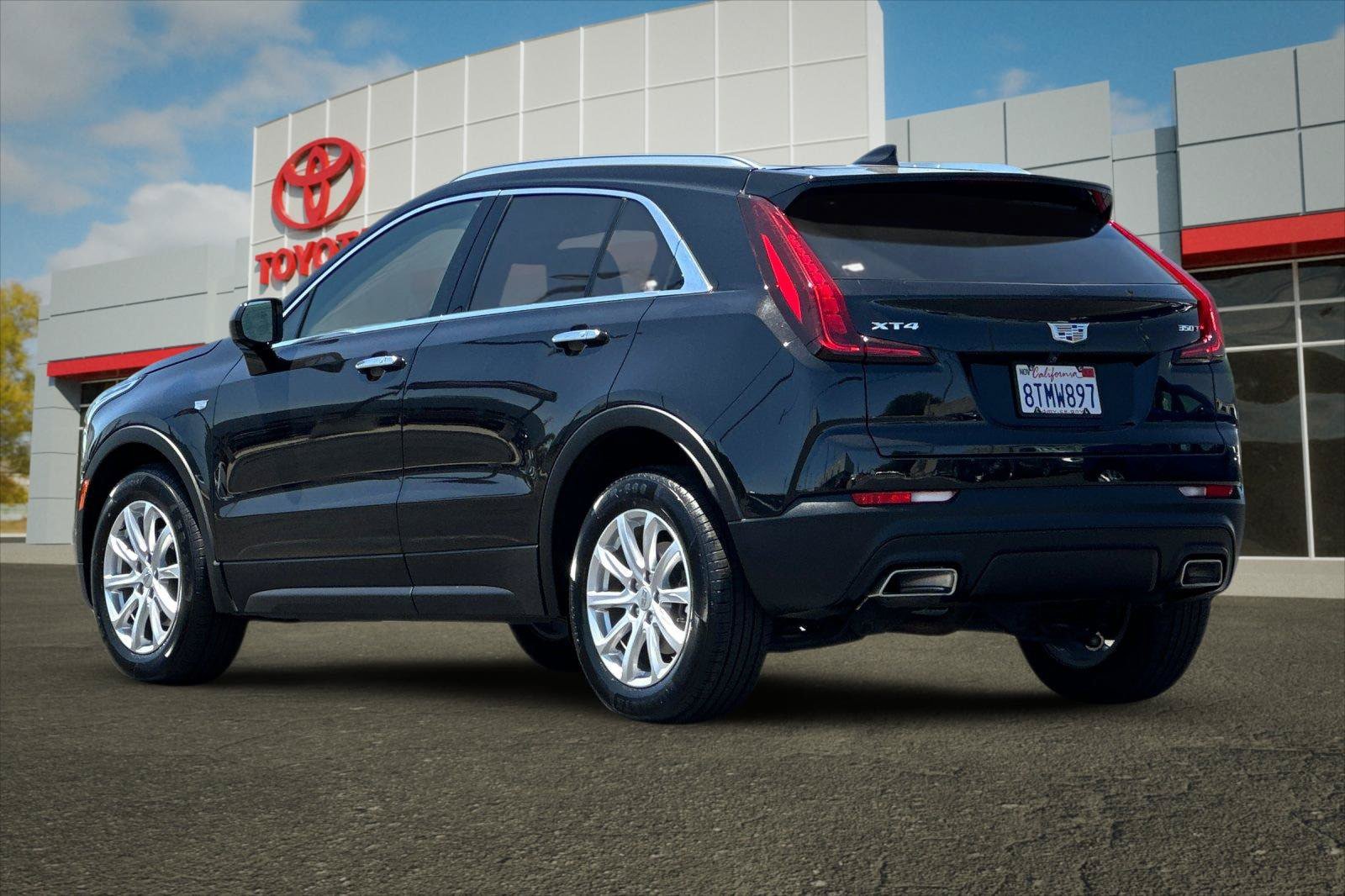 Used 2021 Cadillac XT4 Luxury w/ Driver Awareness Package FWD image 5