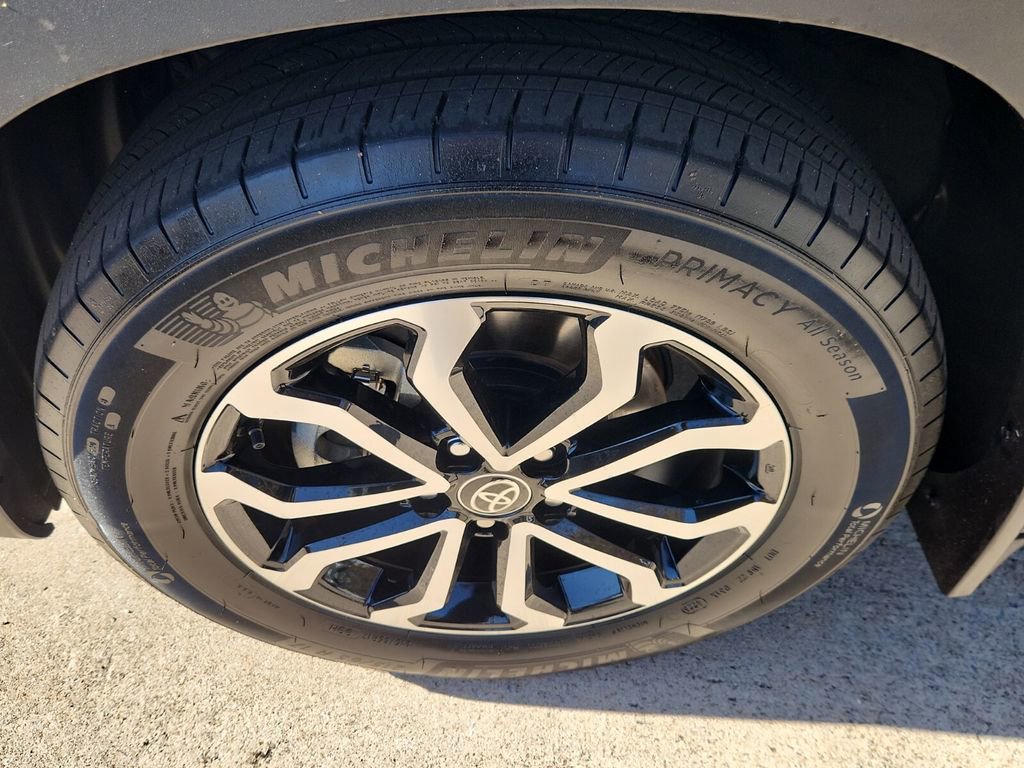 Used 2024 Toyota Corolla Cross SE image 10