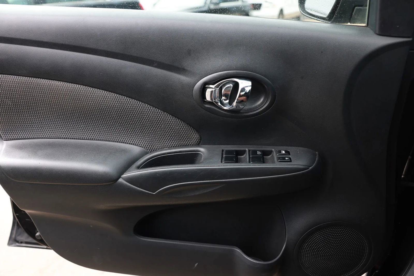 Used 2014 Nissan Versa SV image 37