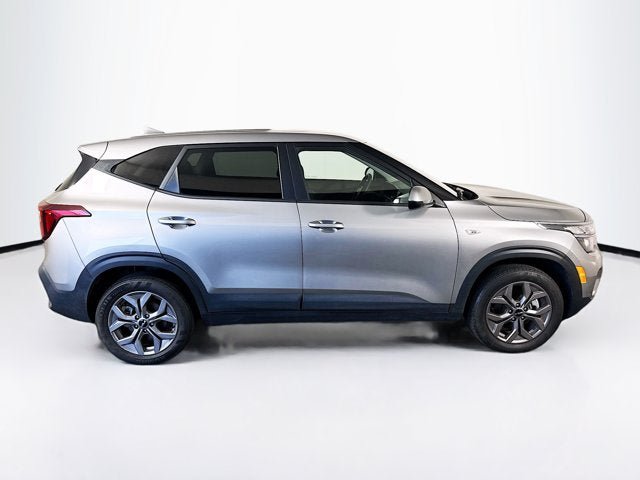 Certified 2025 Kia Seltos LX AWD/4WD image 4