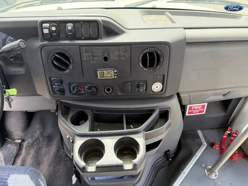 Used 2015 Ford E-350 and Econoline 350 Super Duty RWD image 19