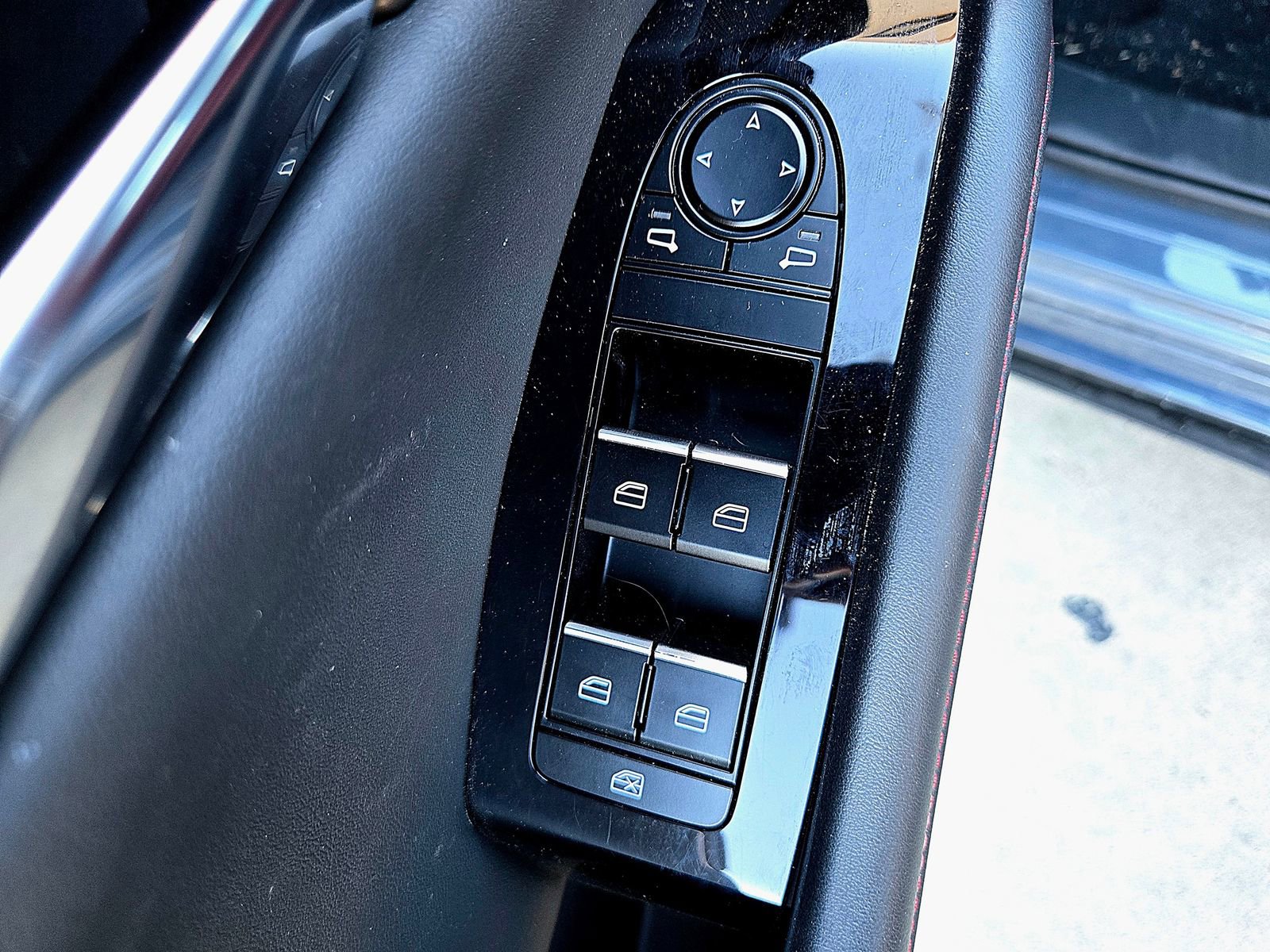 Certified 2025 MAZDA MAZDA3 Carbon image 30