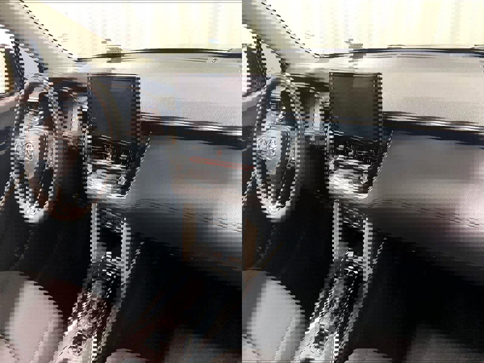 Used 2024 Toyota Corolla Cross LE image 14