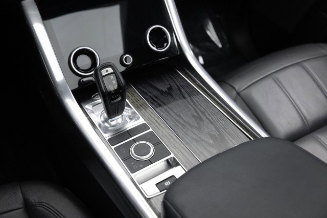 Used 2018 Land Rover Range Rover Sport SE image 20