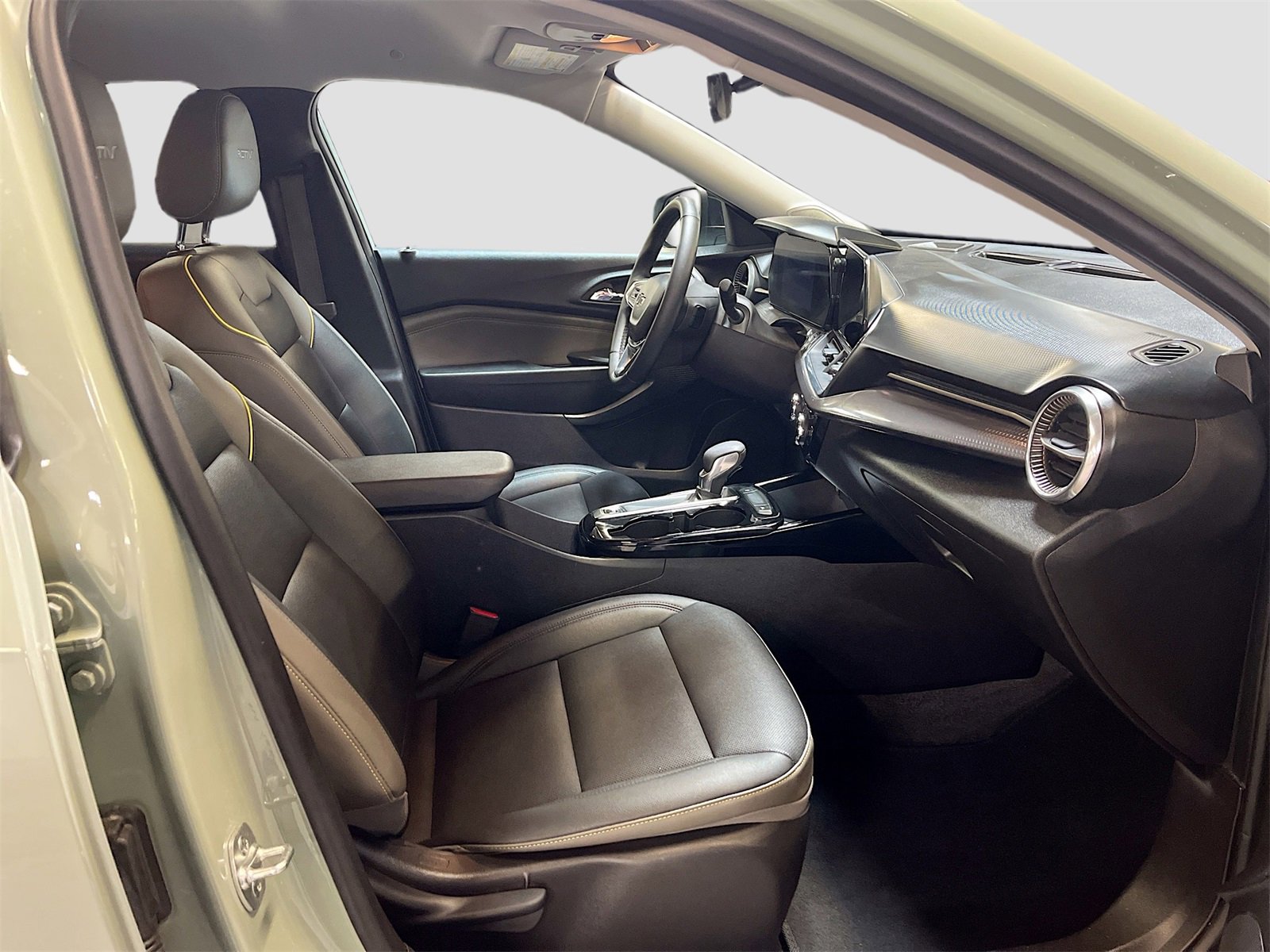 Used 2025 Chevrolet Trax ACTIV w/ Driver Confidence Package image 27