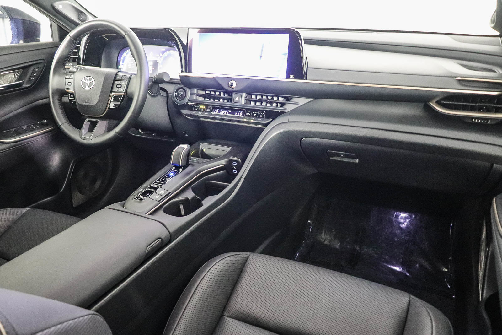 Used 2023 Toyota Crown XLE image 16