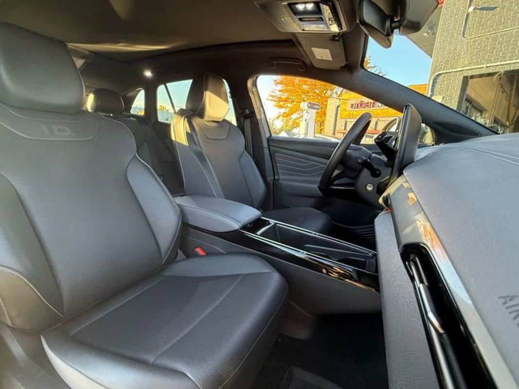 Used 2023 Volkswagen ID.4 Pro S image 5