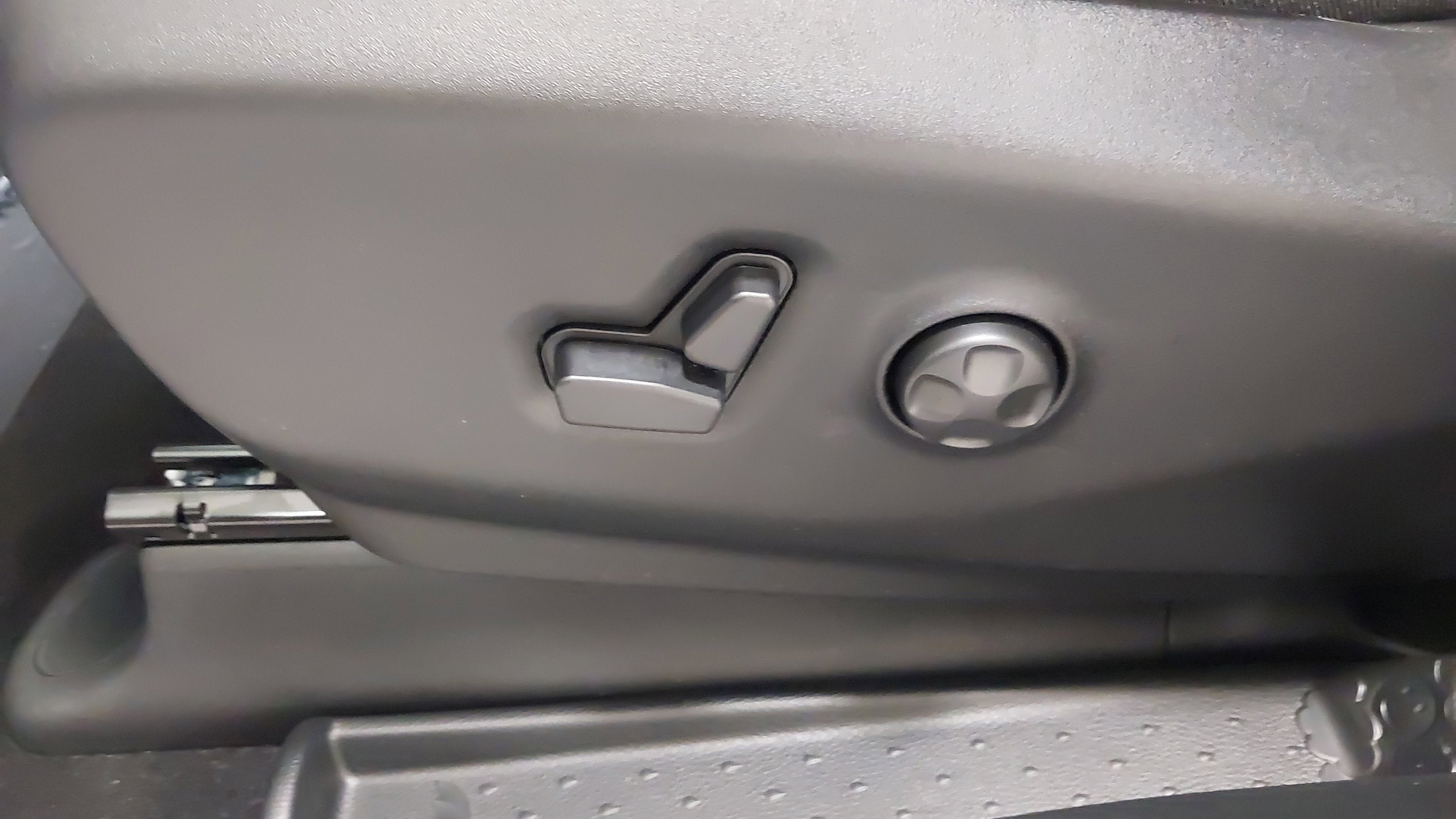 New 2027 Chrysler Pacifica Select FWD image 37