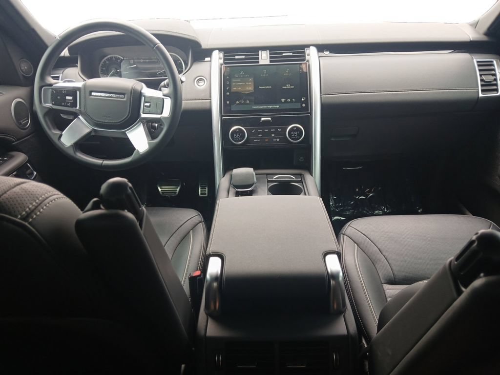Used 2023 Land Rover Discovery Metropolitan Edition AWD/4WD image 10
