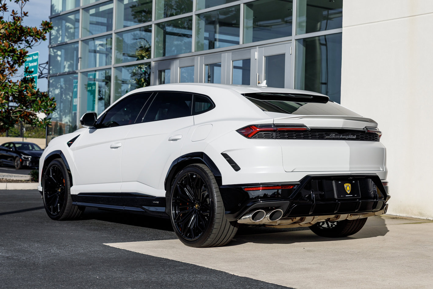 Used 2025 Lamborghini Urus SE image 16