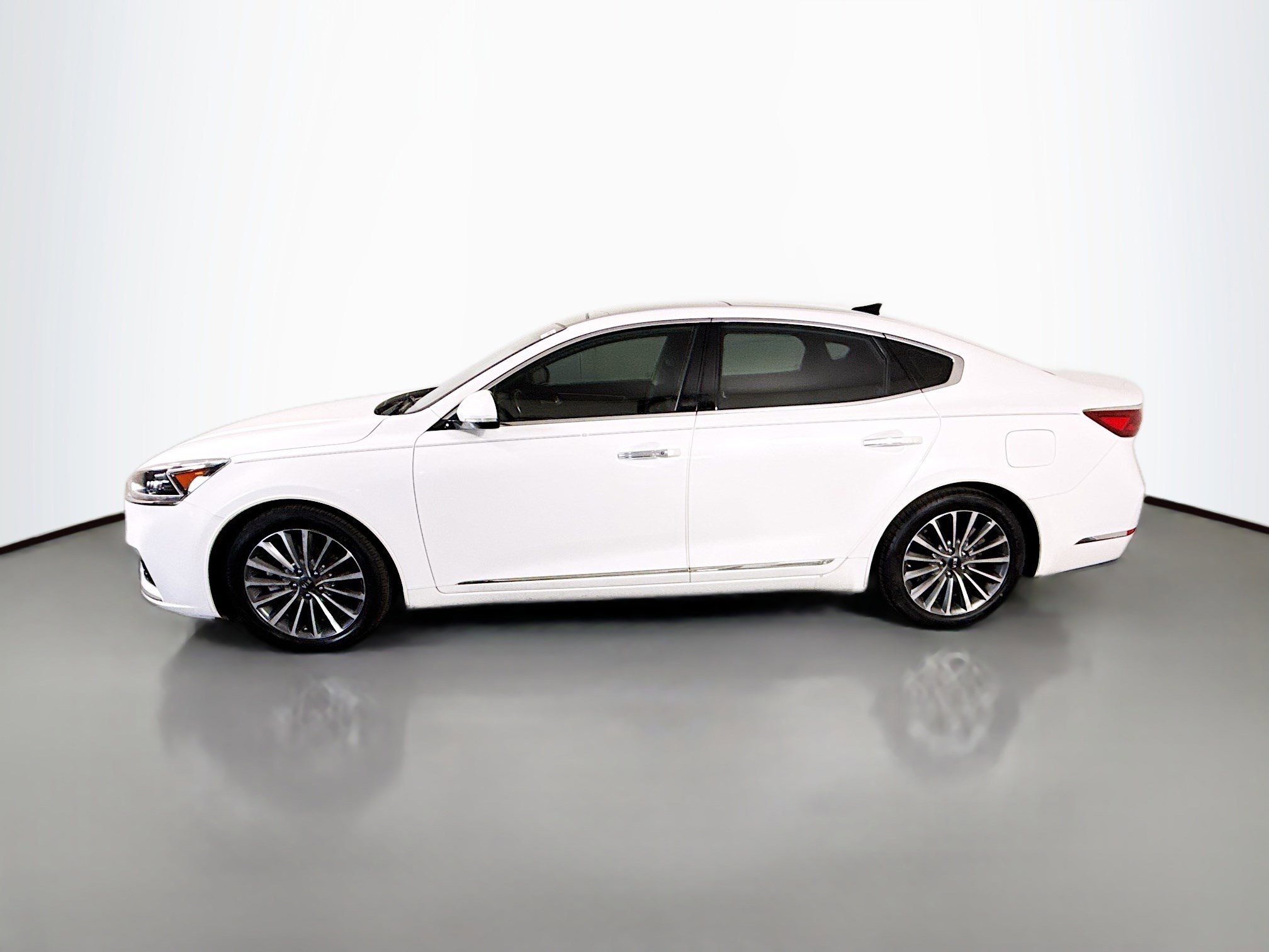 Used 2017 Kia Cadenza Technology image 6