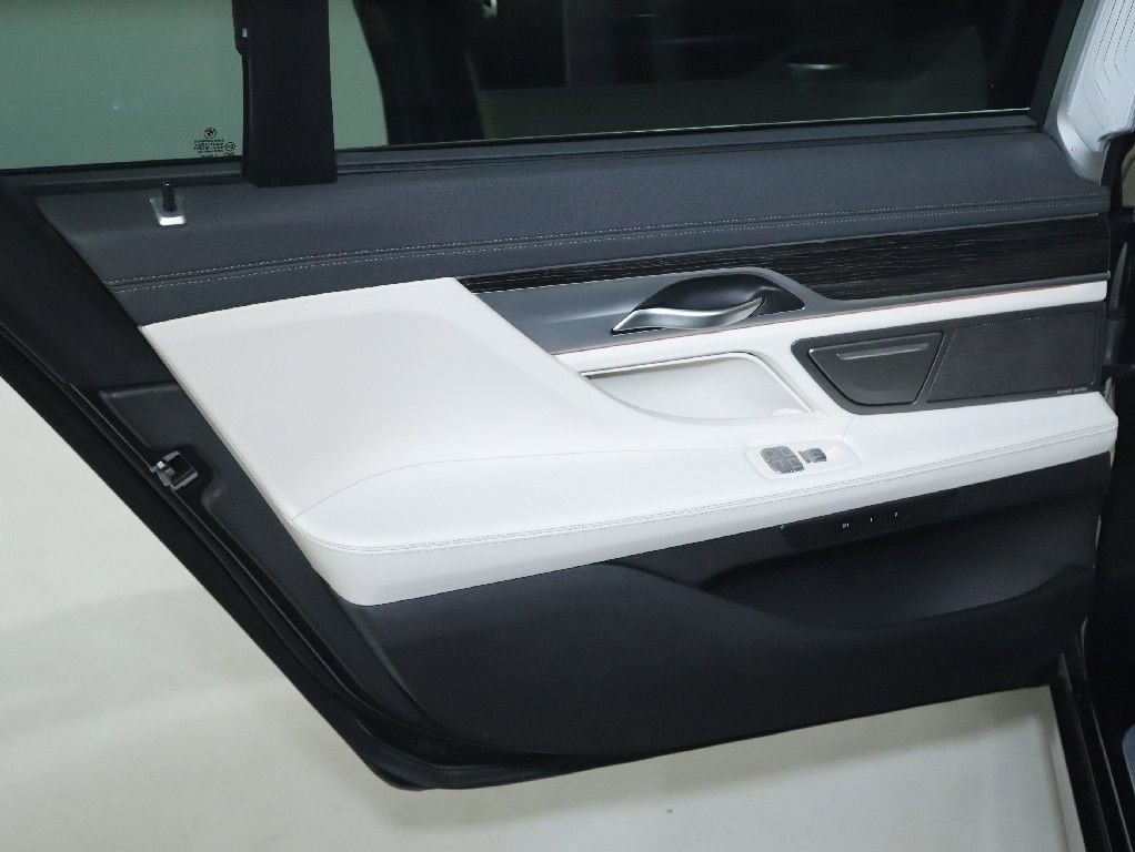 Used 2022 BMW 740i xDrive w/ Premium Package AWD/4WD image 16