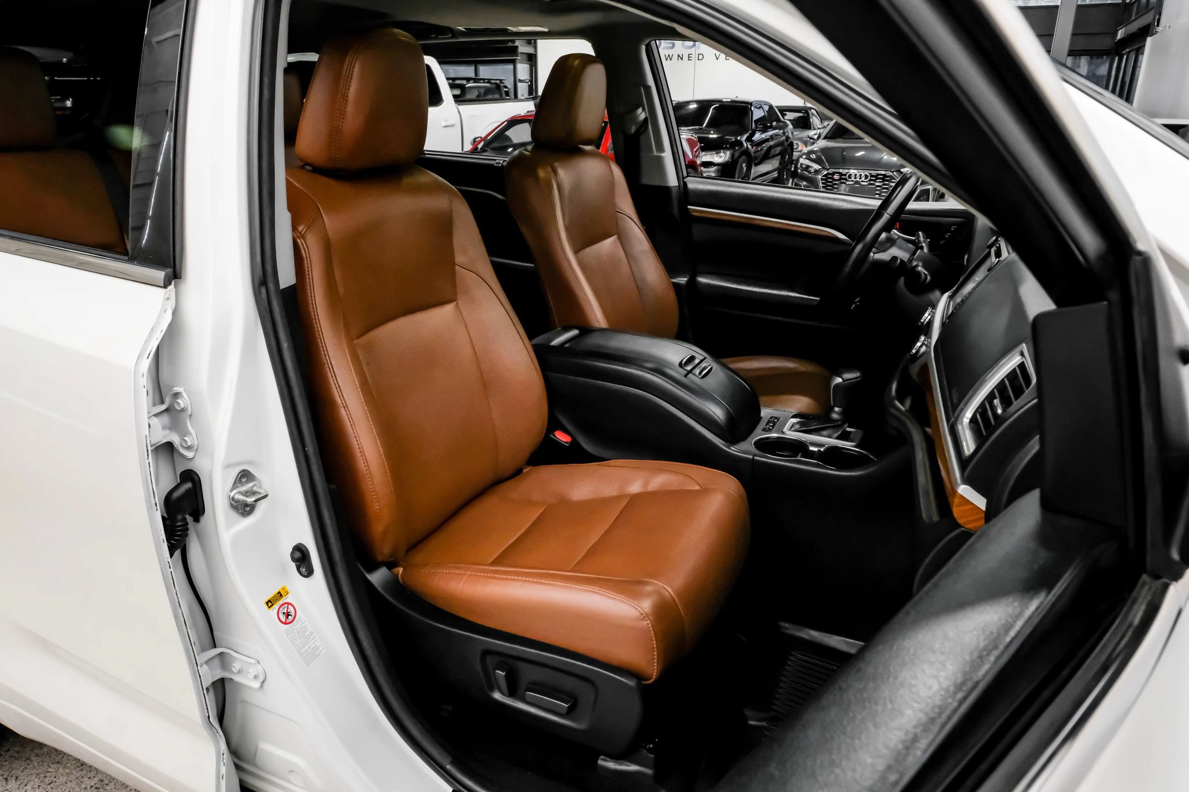 Used 2018 Toyota Highlander Limited FWD image 44