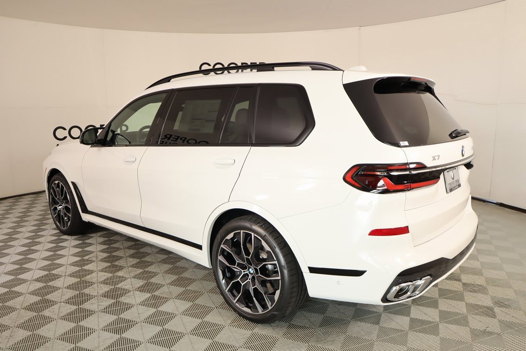 New 2026 BMW X7 M60i w/ Climate Comfort Package image 25