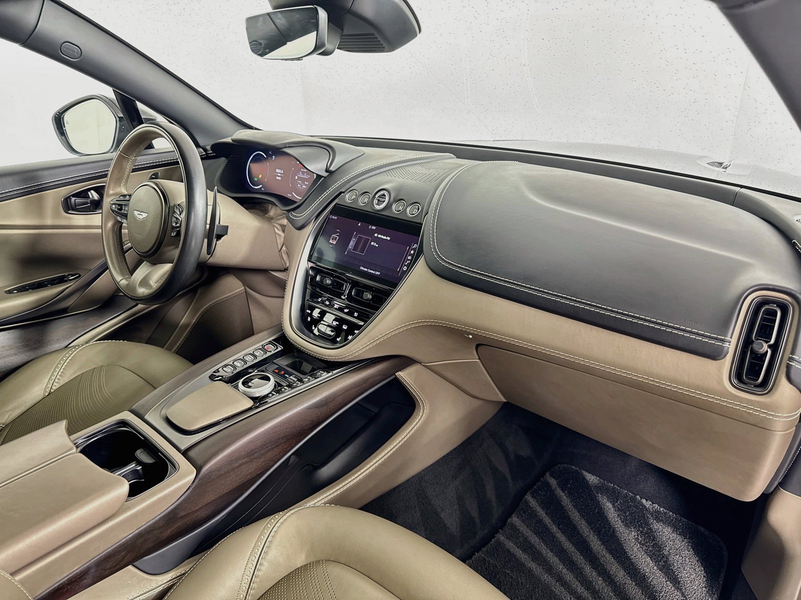 Used 2023 Aston Martin DBX AWD/4WD image 28