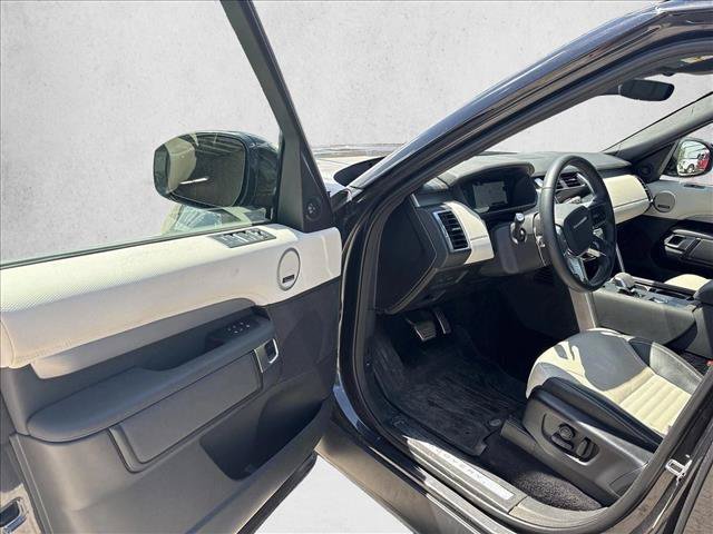 Used 2024 Land Rover Discovery Dynamic SE AWD/4WD image 9