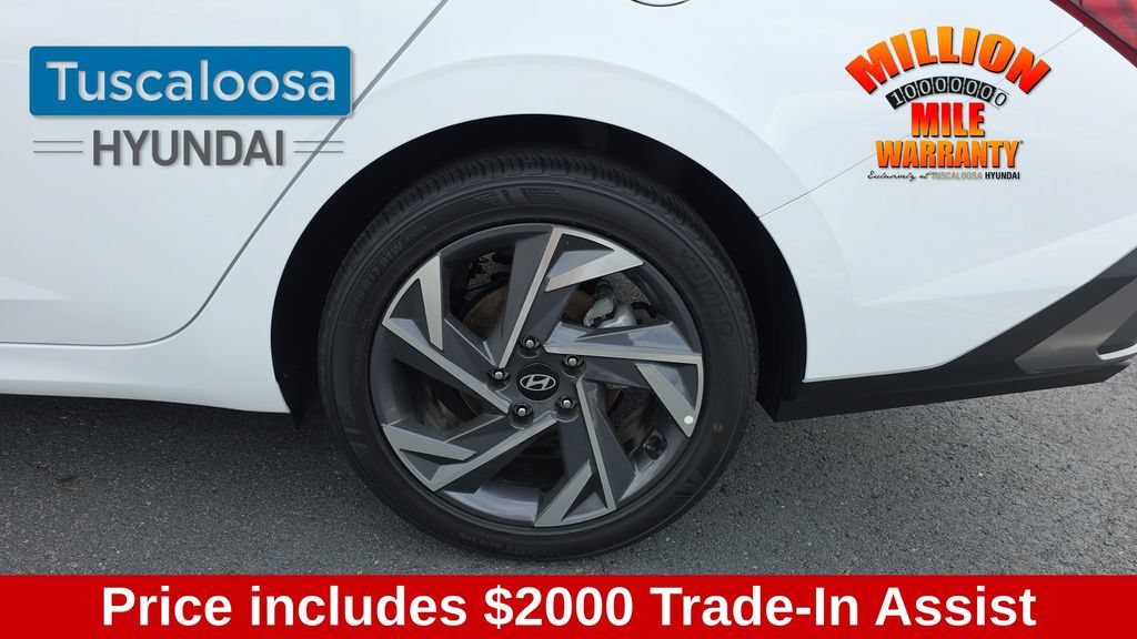 Used 2025 Hyundai Elantra Sport FWD image 11