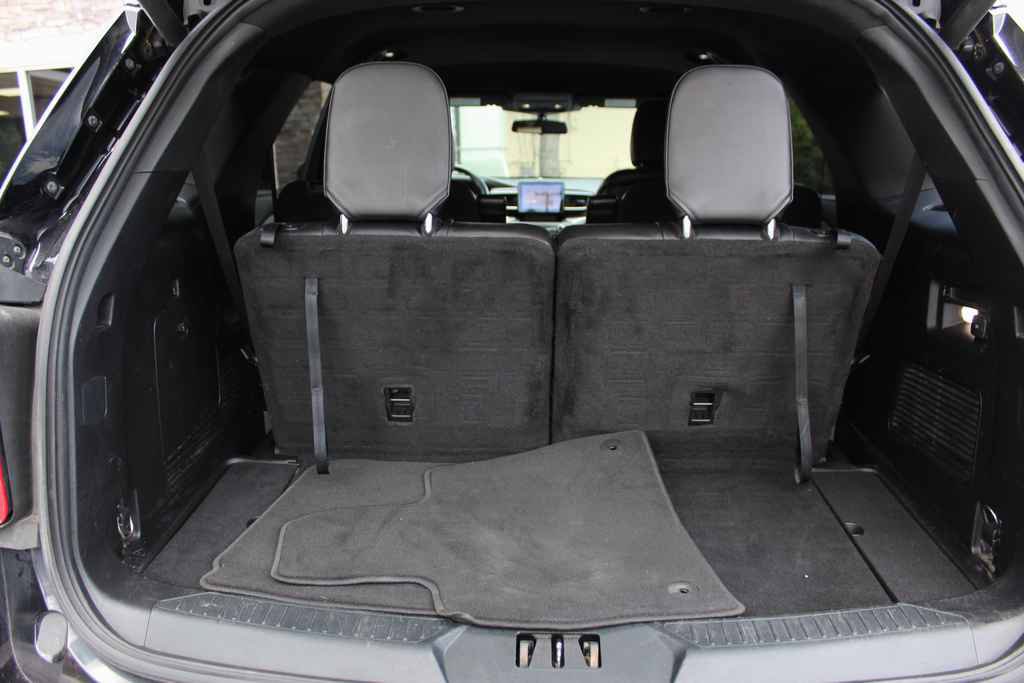 Used 2020 Ford Explorer XLT w/ Equipment Group 202A AWD/4WD image 9