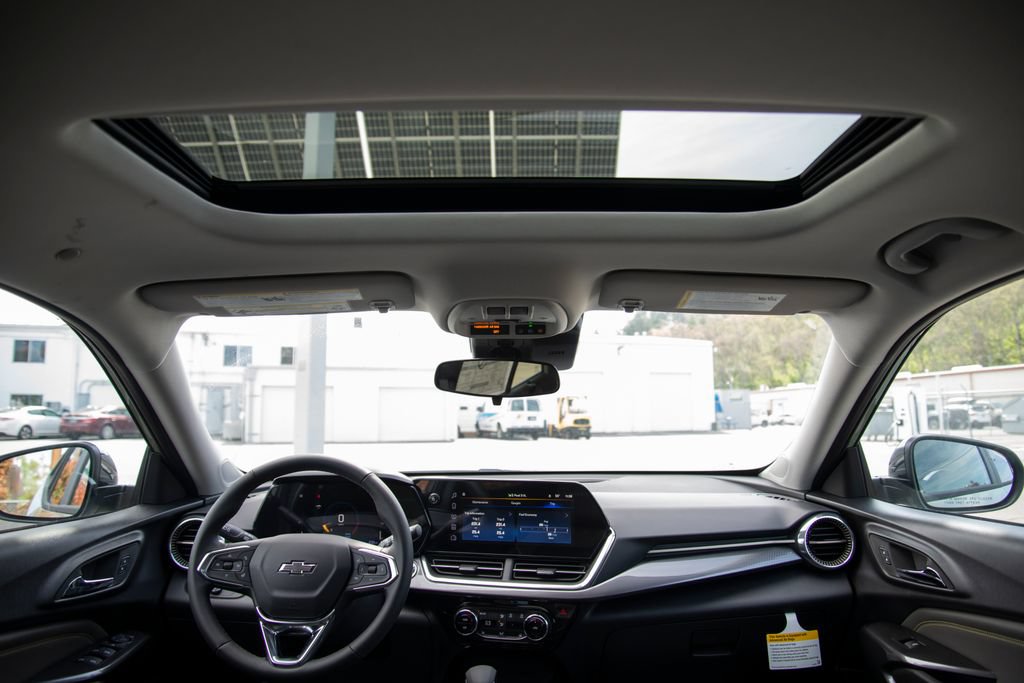 New 2026 Chevrolet Trax ACTIV w/ Sunroof Package FWD image 14