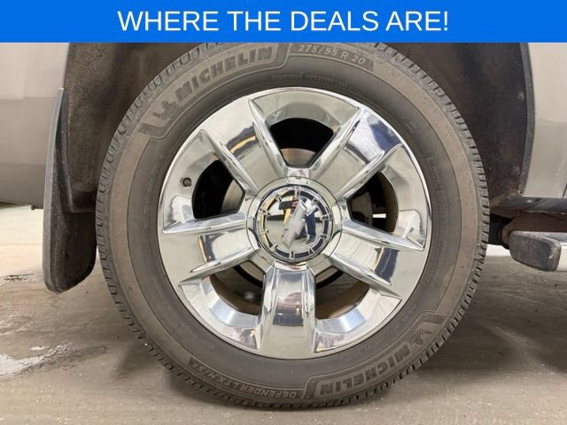 Used 2019 Chevrolet Suburban LT w/ LT Signature Package AWD/4WD image 25