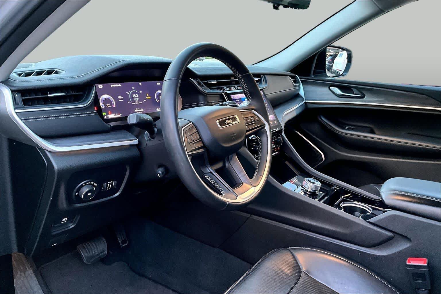 Used 2023 Jeep Grand Cherokee L Limited w/ Luxury Tech Group II AWD/4WD image 18
