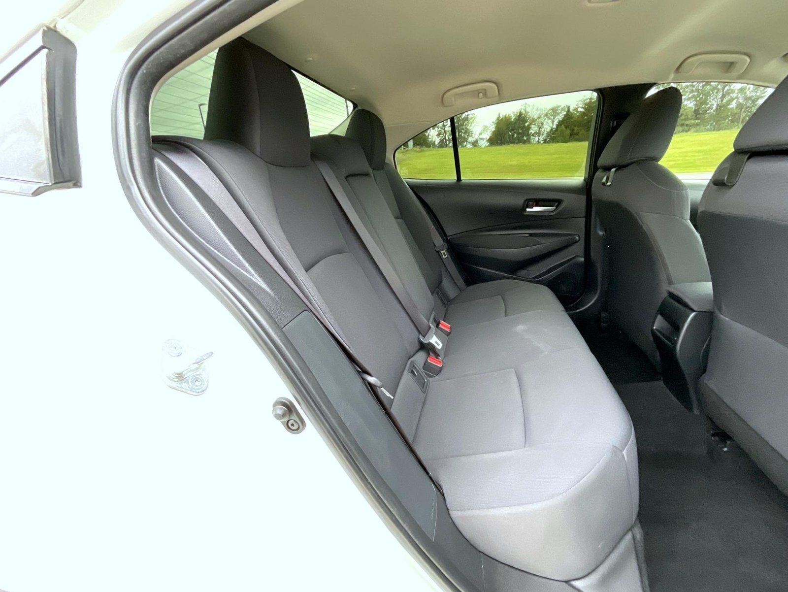 Used 2021 Toyota Corolla LE FWD image 19