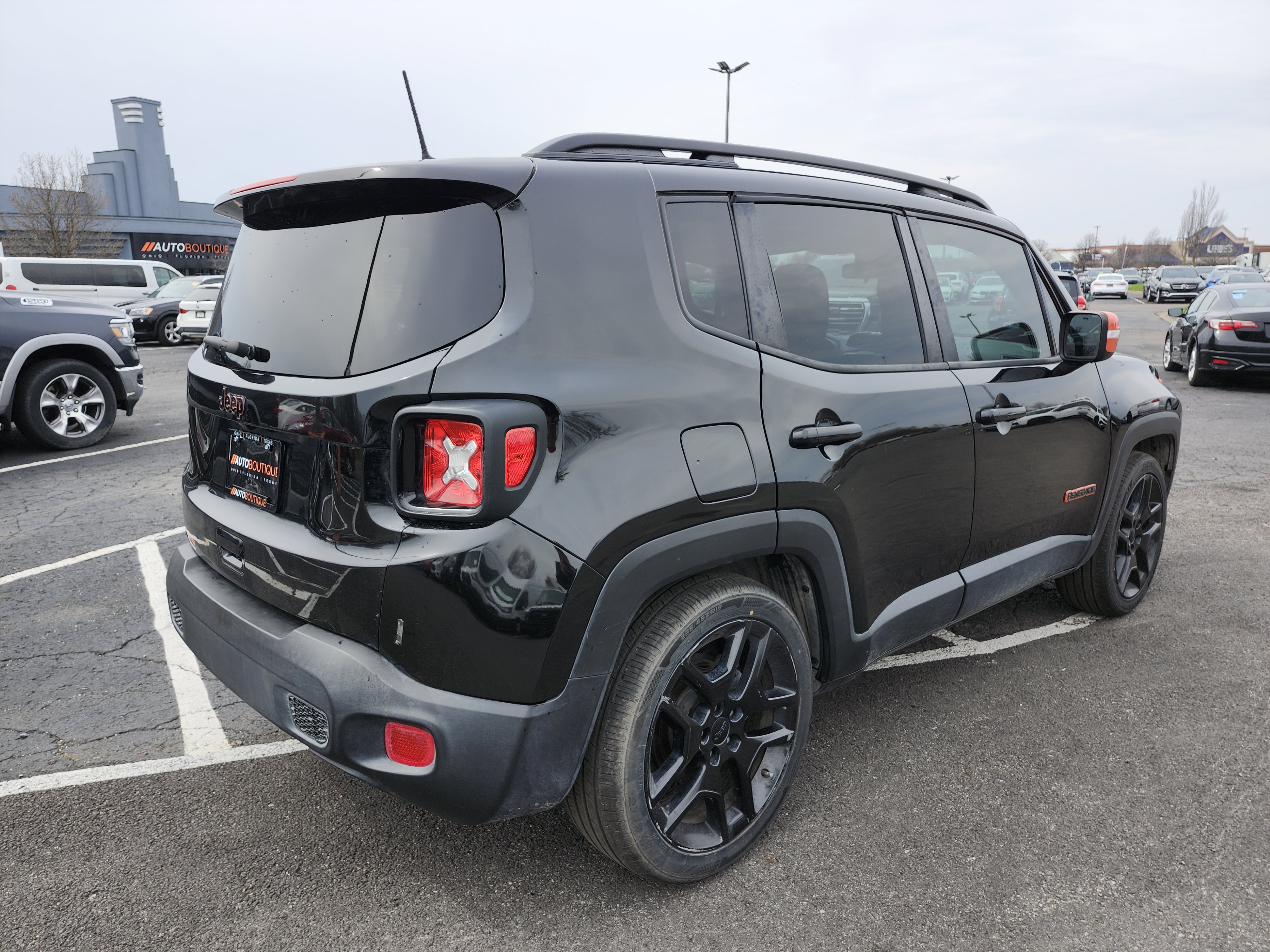 Used 2020 Jeep Renegade Latitude FWD image 14