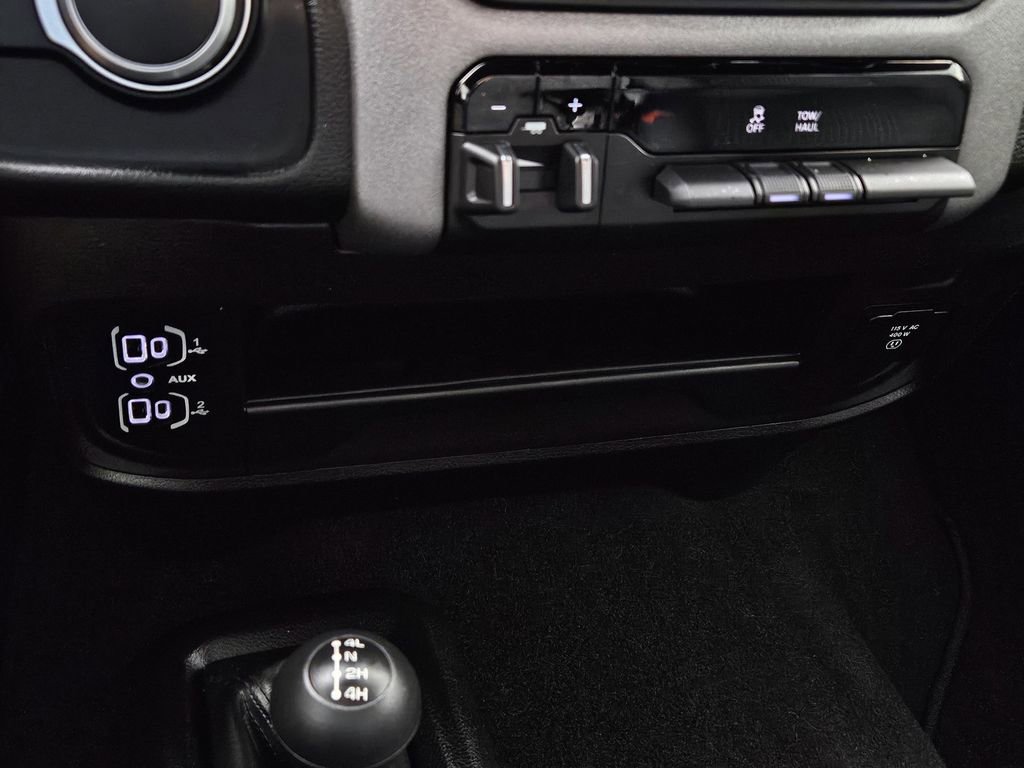 Used 2024 RAM 2500 Tradesman w/ Chrome Appearance Group image 18