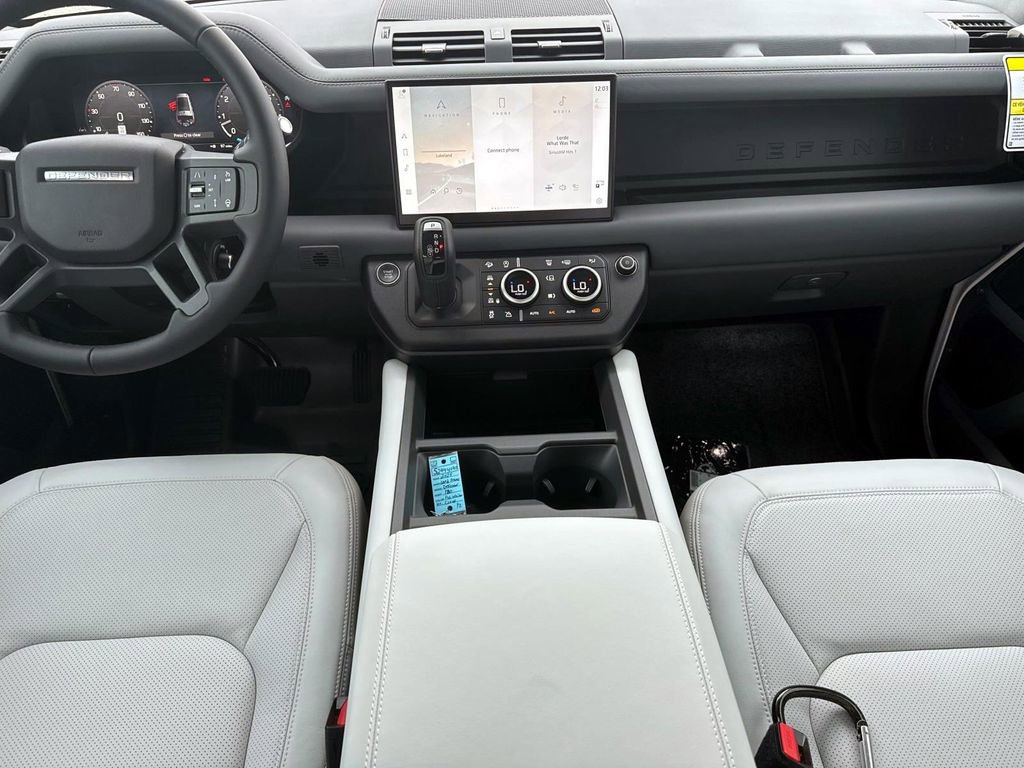 New 2025 Land Rover Defender 130 X-Dynamic SE image 14