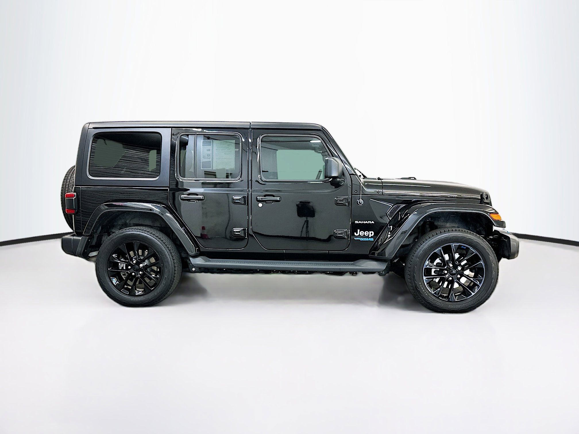 Used 2022 Jeep Wrangler Sahara w/ Cold Weather Group image 10