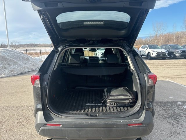 Used 2023 Toyota RAV4 XLE Premium image 15