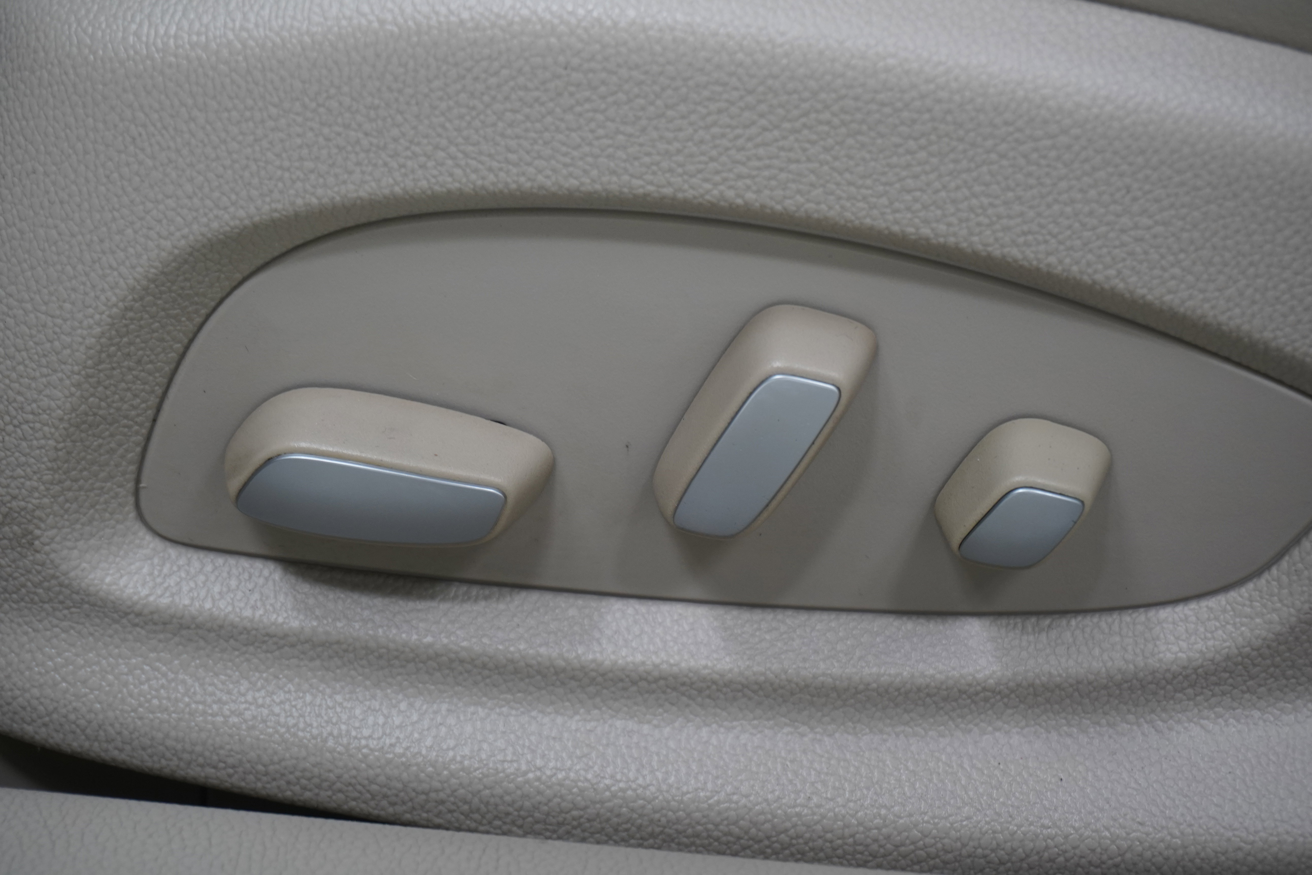 Used 2014 Cadillac XTS Premium w/ Driver Assist Package FWD image 14