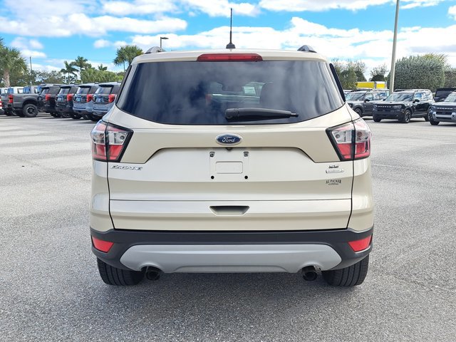 Certified 2017 Ford Escape SE w/ Equipment Group 201A image 6