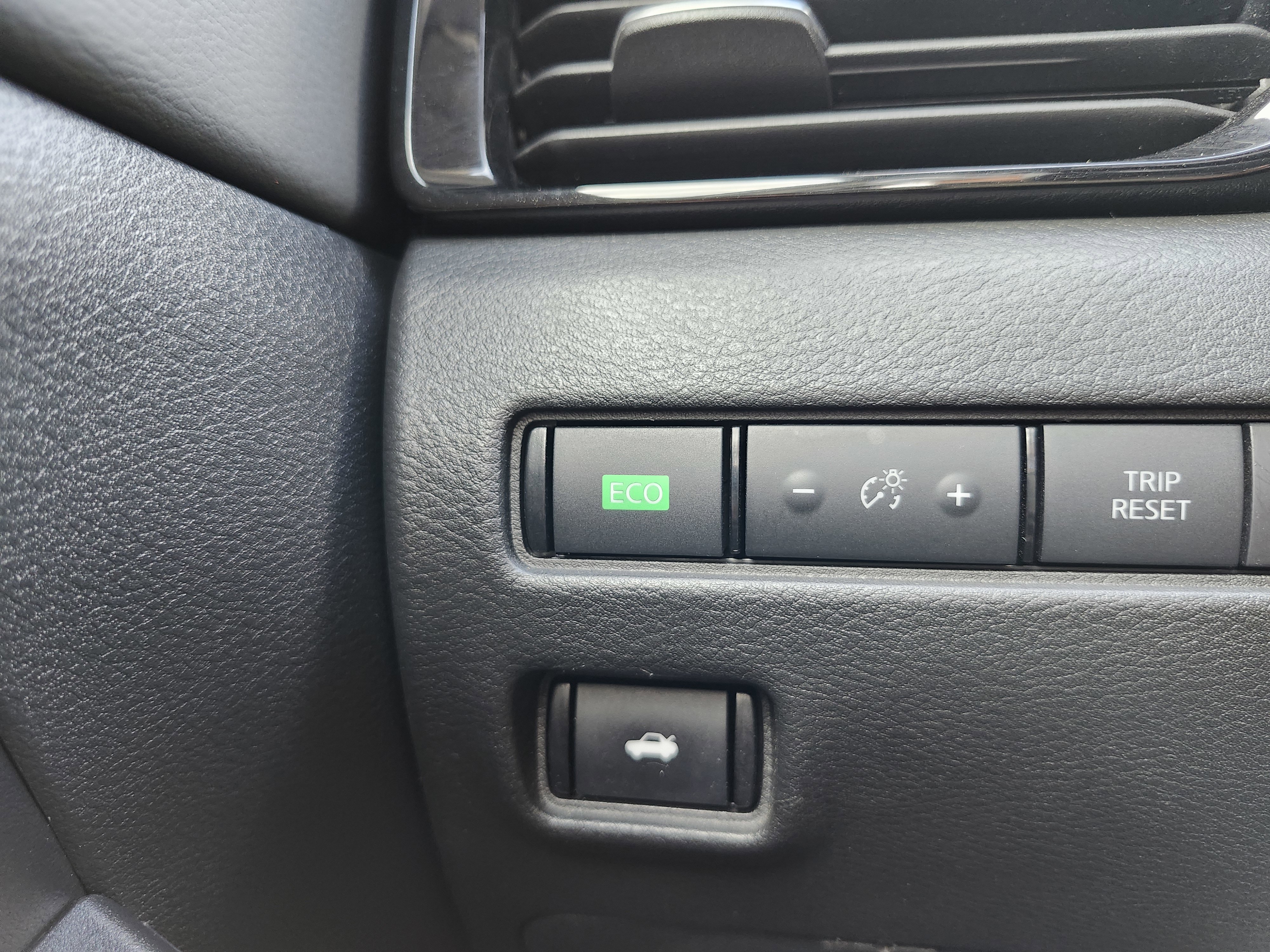 Used 2022 Nissan Sentra SV FWD image 33