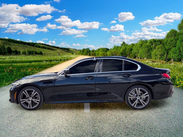 Used 2022 BMW 330i Sedan w/ Driving Assistance Package RWD image 3