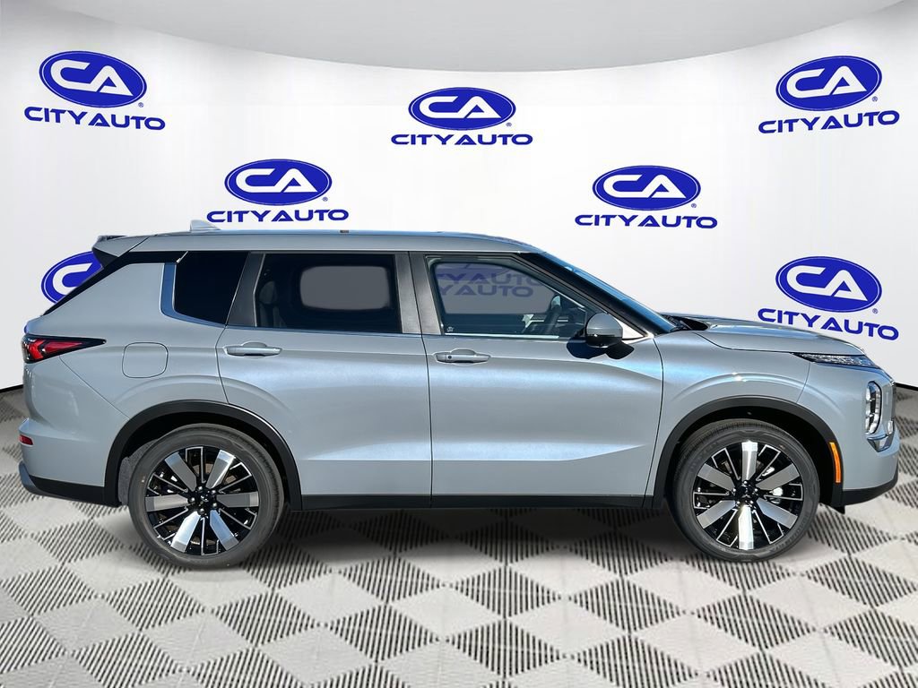 New 2026 Mitsubishi Outlander SE AWD/4WD image 2