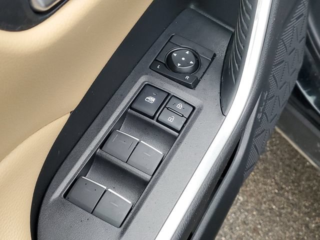 Used 2022 Toyota RAV4 XLE Premium AWD/4WD image 11