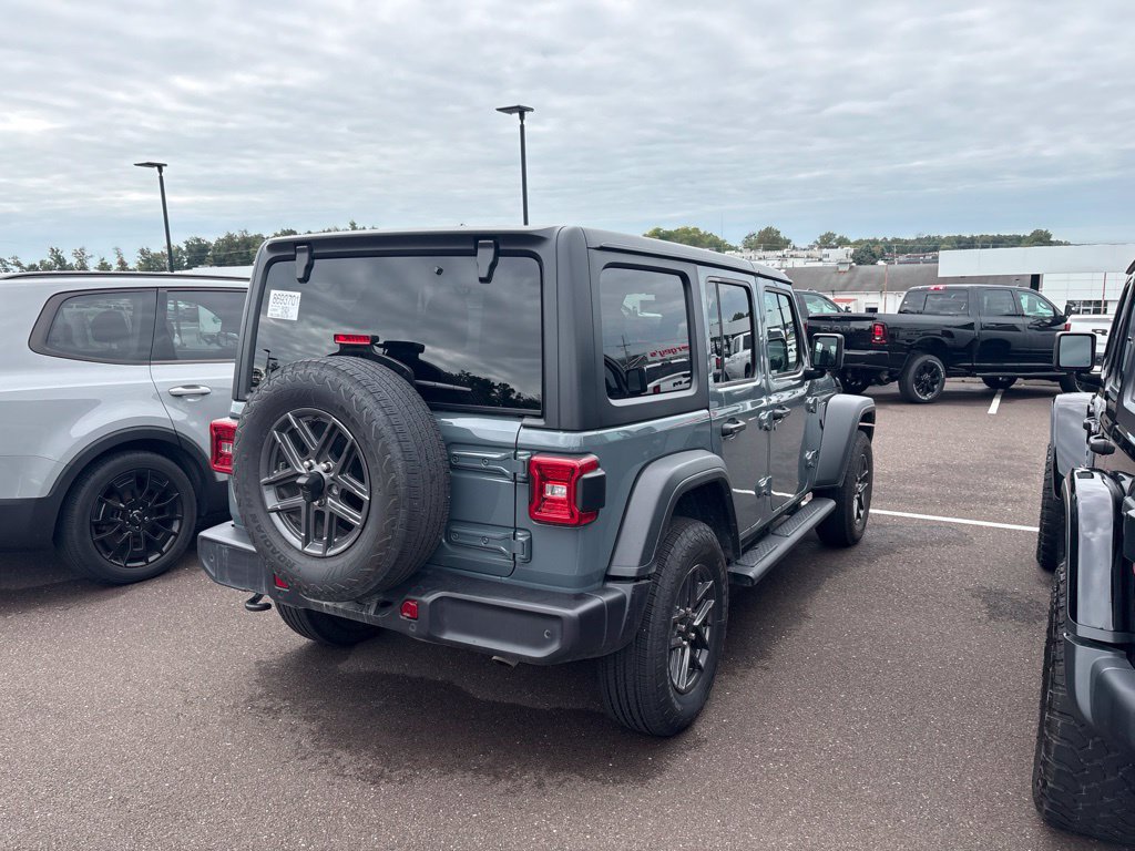 Used 2025 Jeep Wrangler Unlimited Sport AWD/4WD image 2