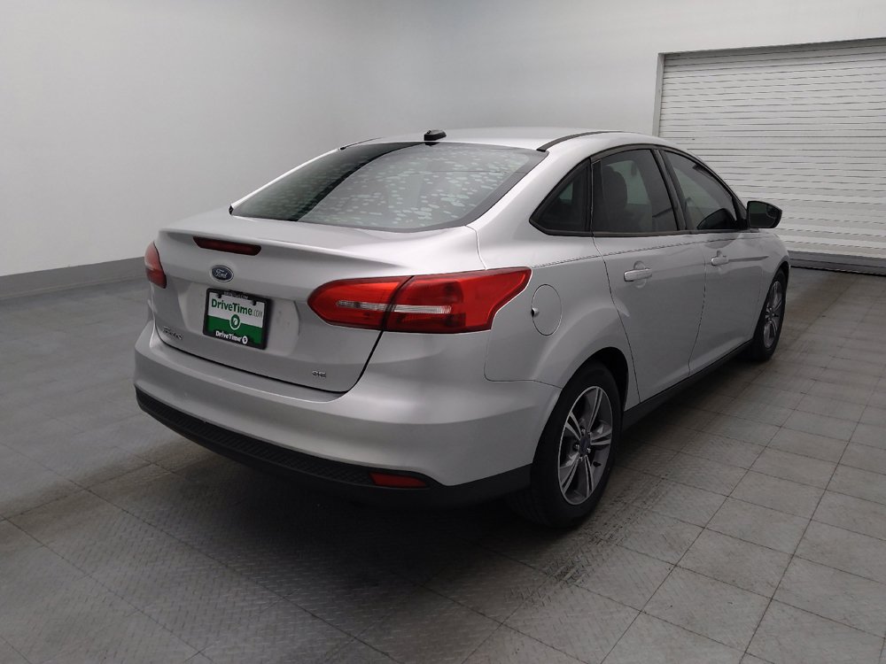 Used 2018 Ford Focus SE w/ SE Appearance Package FWD image 9