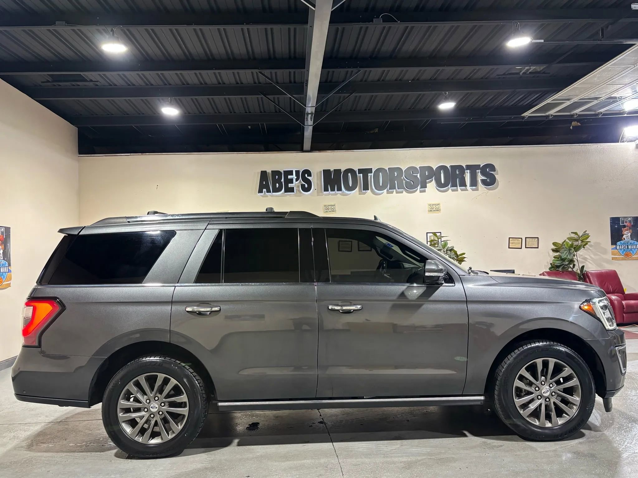 Used 2019 Ford Expedition Limited w/ Equipment Group 301A image 4