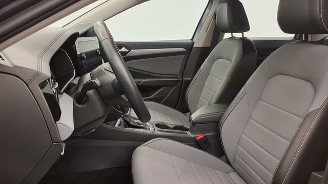 Used 2025 Volkswagen Jetta SE image 15